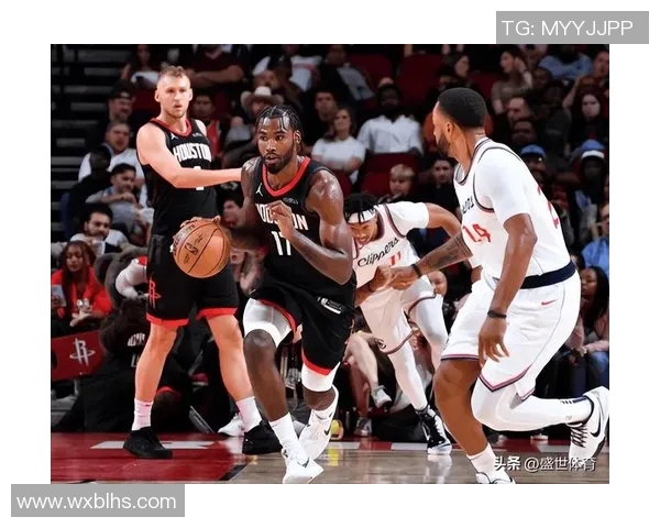 火箭队与快船比赛战术对决及比分走势回顾