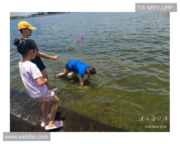 时尚与舒适兼备休闲泳装，让你畅享阳光沙滩与清凉海水的完美体验